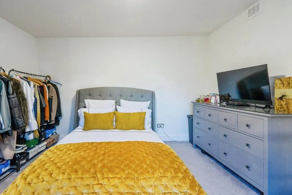 Balham Grove, London, SW12 8AZ - Online Auctions