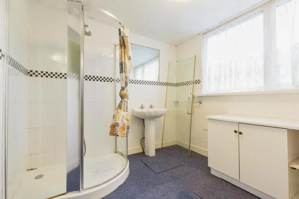 Lytham St. Annes, Lancashire, FY8 4BQ - Online Auctions