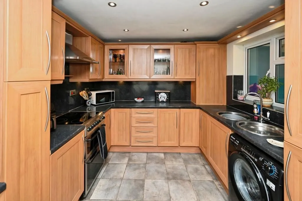 Horncastle, Lincolnshire, LN9 6RJ - Online Auctions