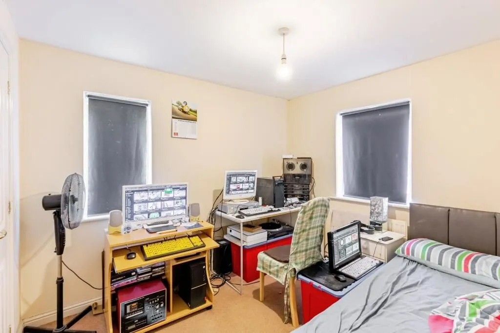 Higham Ferrers, Rushden, Northamptonshire, NN10 8NX - Online Auctions