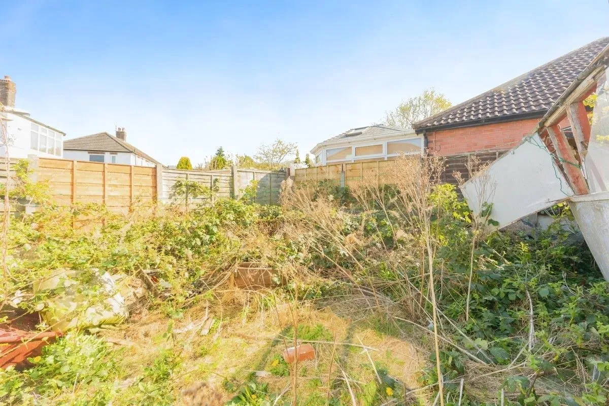 Manchester, Lancashire, M23 1AH - Online Auctions