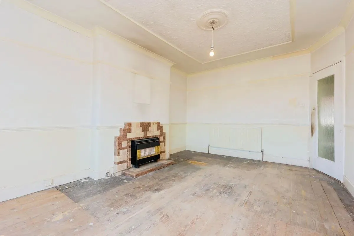 Manchester, Lancashire, M23 1AH - Online Auctions
