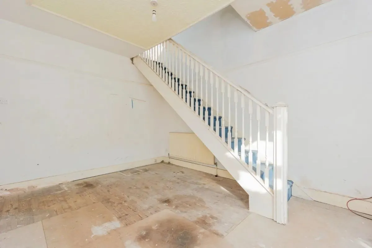 Manchester, Lancashire, M23 1AH - Online Auctions