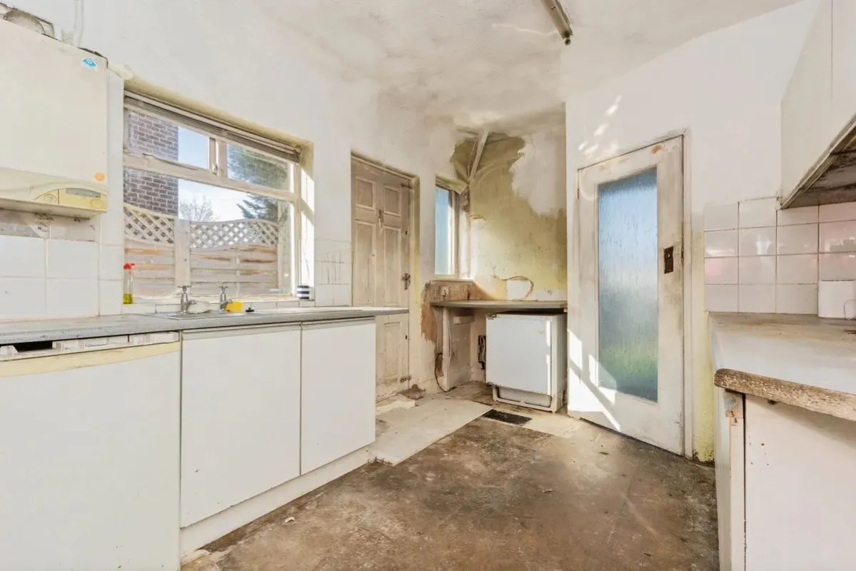 Manchester, Lancashire, M23 1AH - Online Auctions