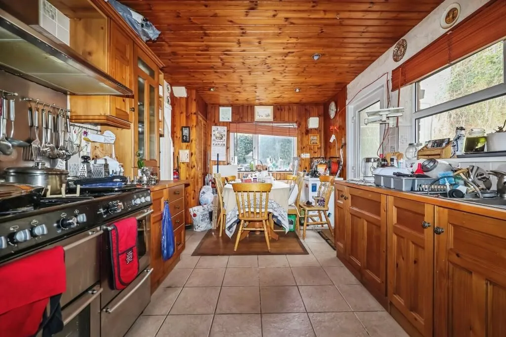 Nottingham, Nottinghamshire, NG5 4AP - Online Auctions