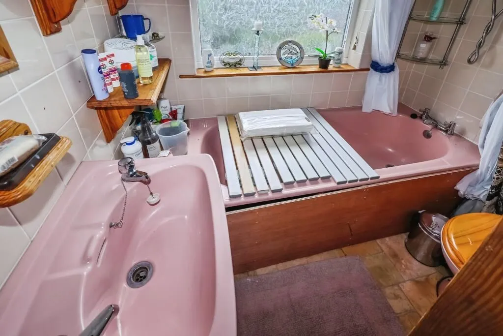 Nottingham, Nottinghamshire, NG5 4AP - Online Auctions