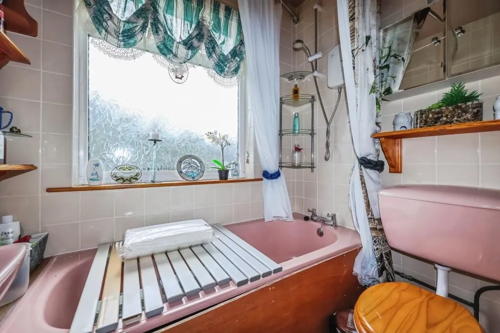 Nottingham, Nottinghamshire, NG5 4AP - Online Auctions