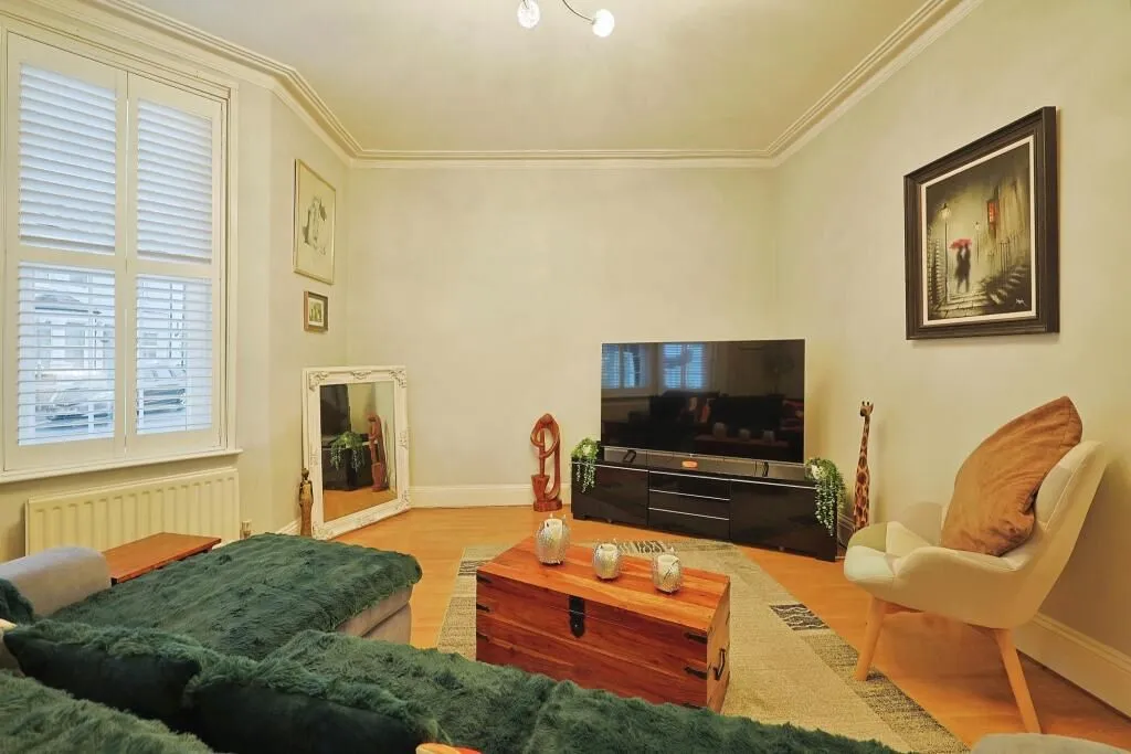 London, NW10 9QR - Online Auctions
