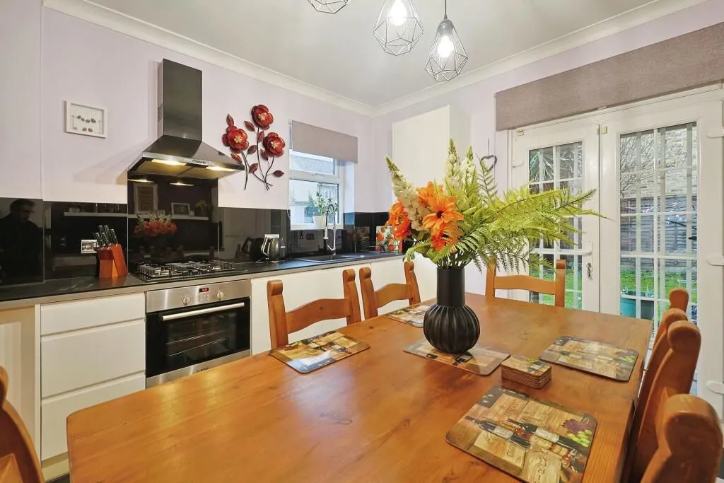 London, NW10 9QR - Online Auctions