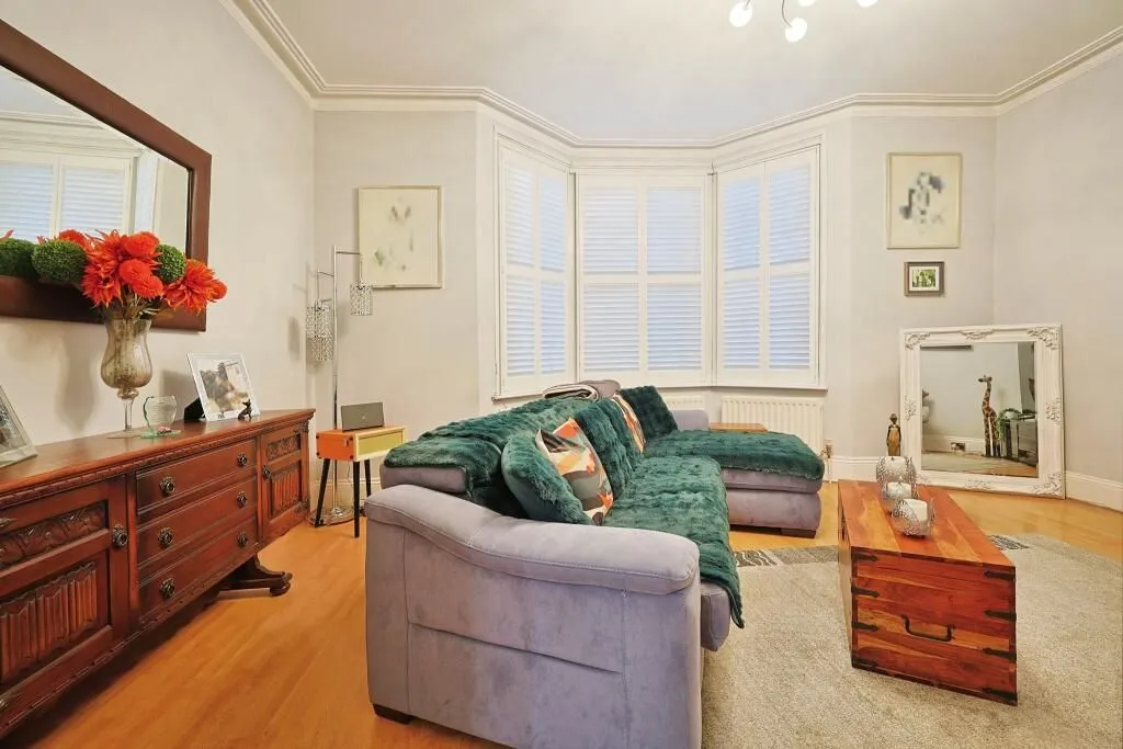 London, NW10 9QR - Online Auctions