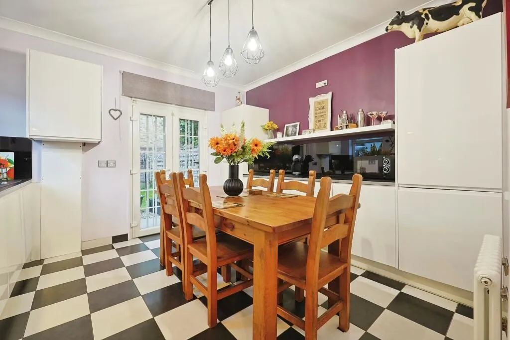 London, NW10 9QR - Online Auctions