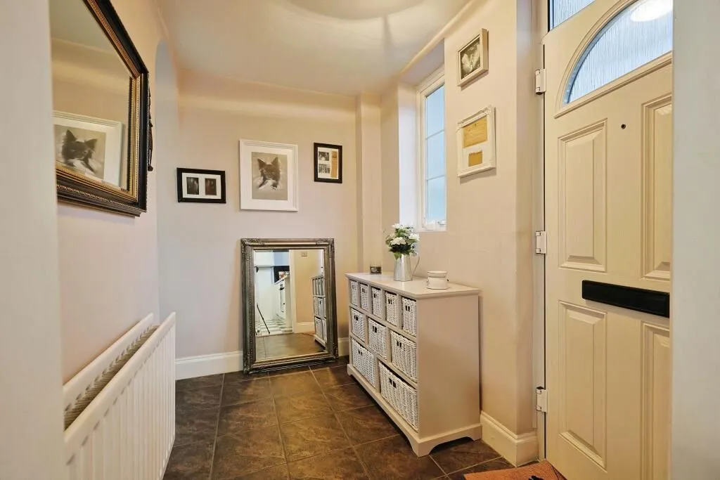 London, NW10 9QR - Online Auctions