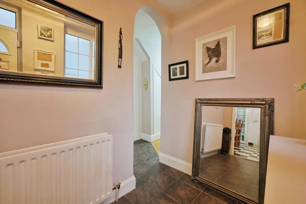 London, NW10 9QR - Online Auctions