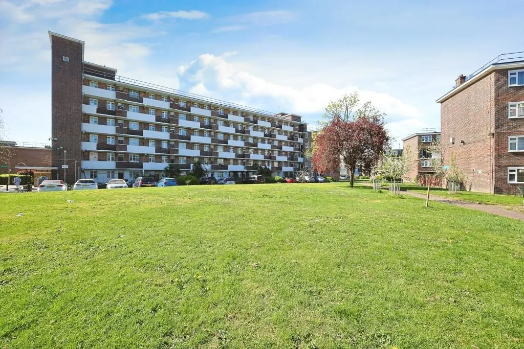 Drury House, Patmore Estate, London, SW8 4JJ - Online Auctions