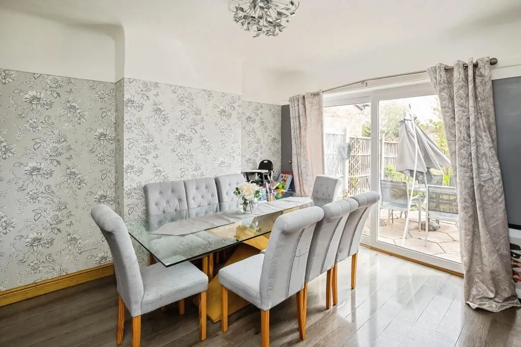 Chester, Cheshire, CH2 3EZ - Online Auctions