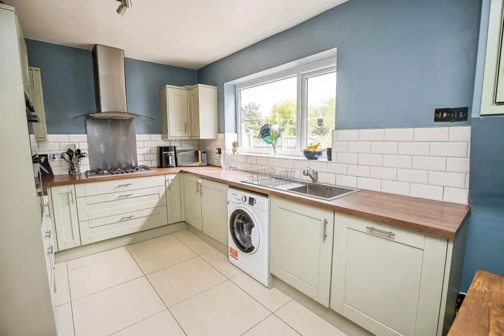 Chester, Cheshire, CH2 3EZ - Online Auctions