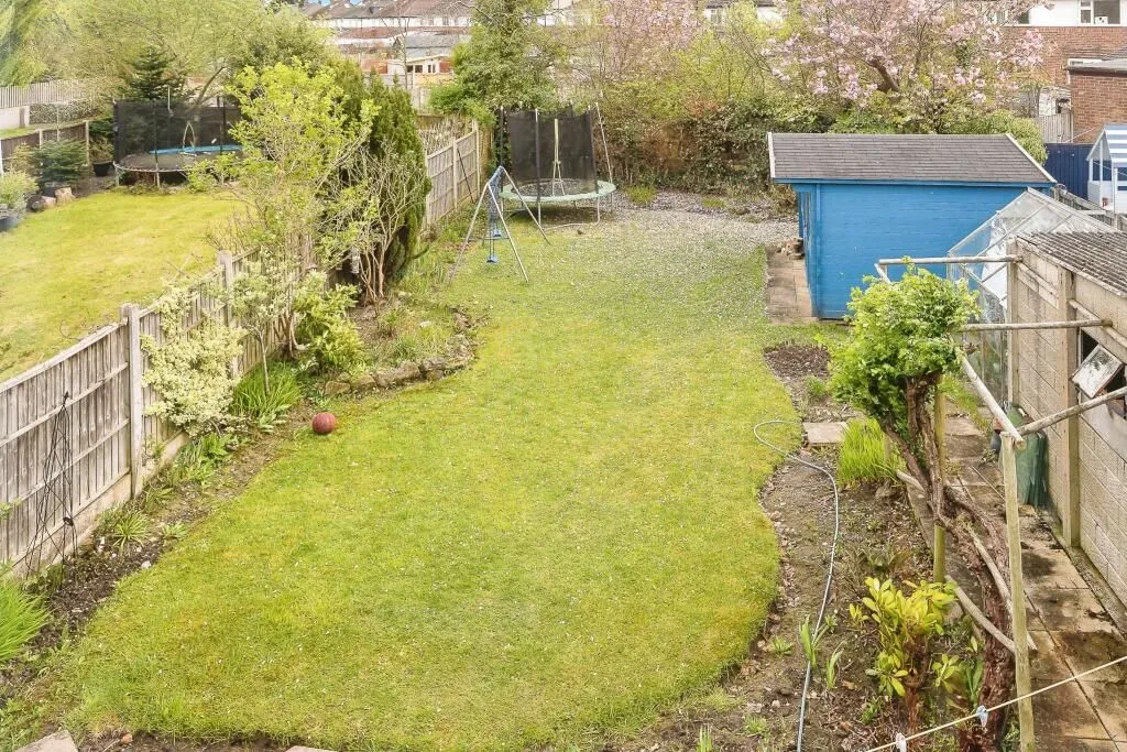 Chester, Cheshire, CH2 3EZ - Online Auctions