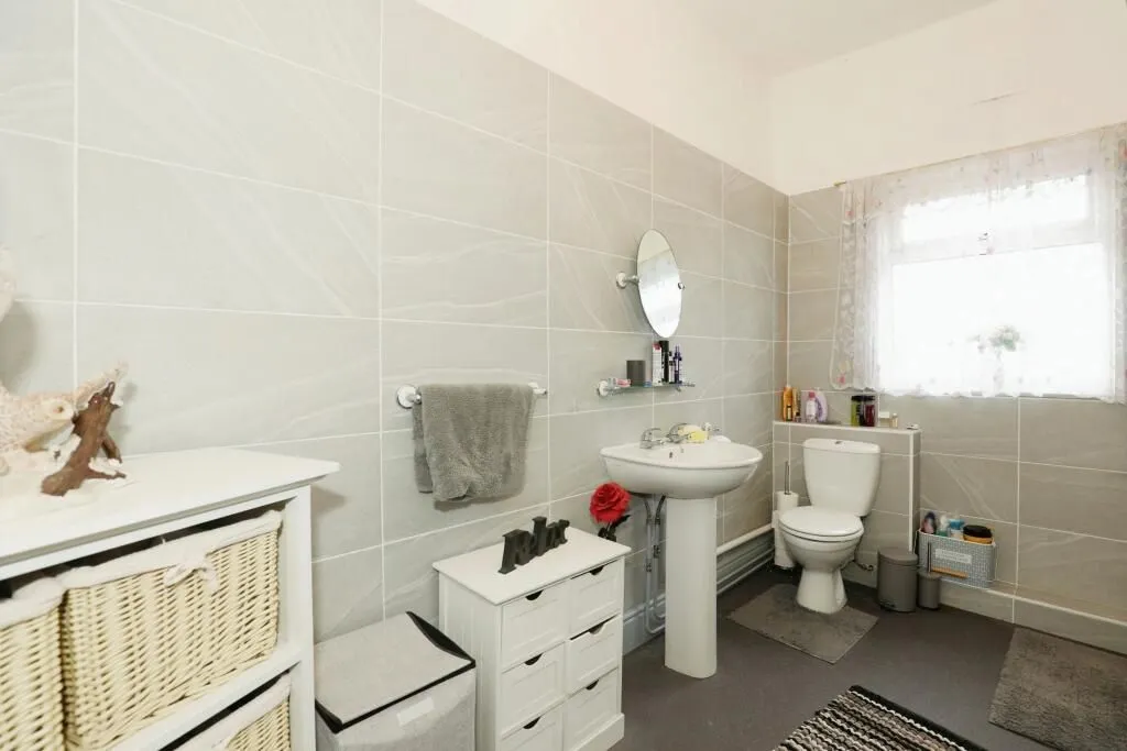 Silverdale, Newcastle, Staffordshire, ST5 6LY - Online Auctions