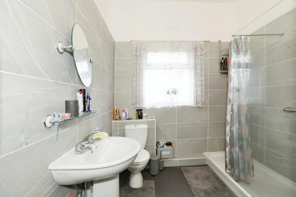 Silverdale, Newcastle, Staffordshire, ST5 6LY - Online Auctions