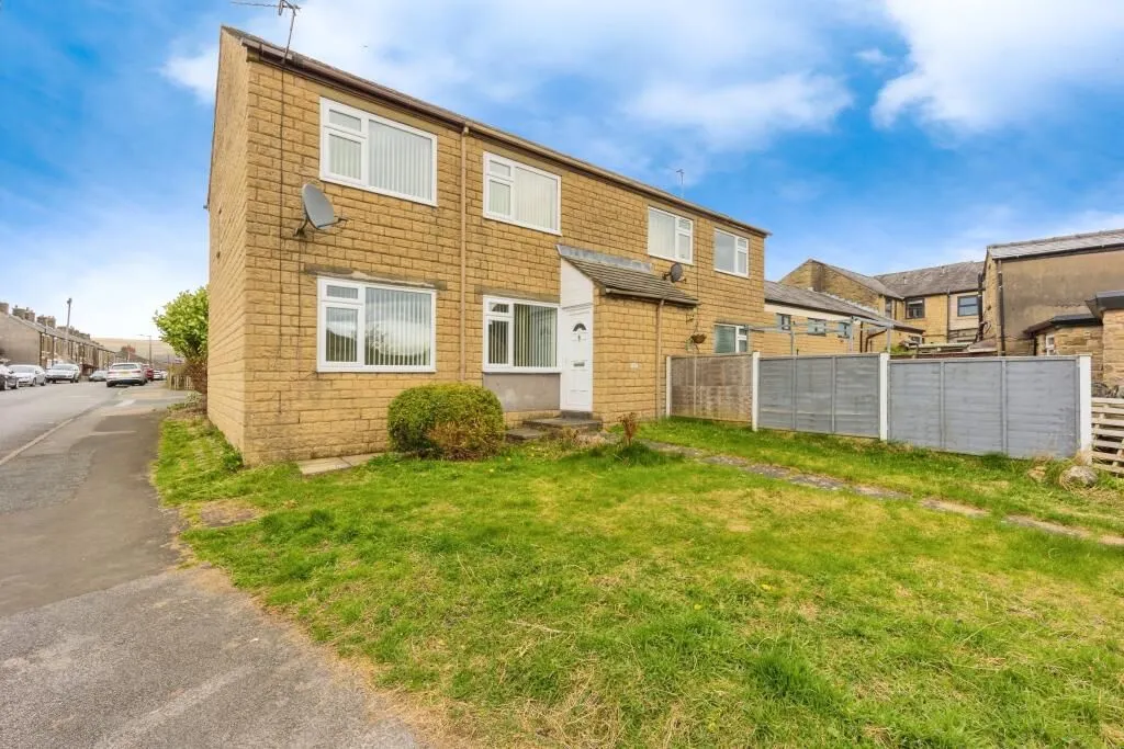 Glossop, Derbyshire, SK13 8NN - Online Auctions