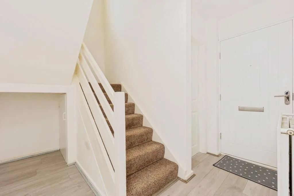 Glossop, Derbyshire, SK13 8NN - Online Auctions