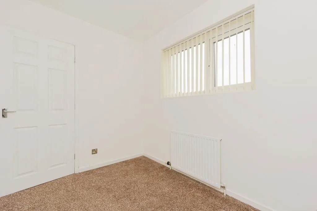Glossop, Derbyshire, SK13 8NN - Online Auctions