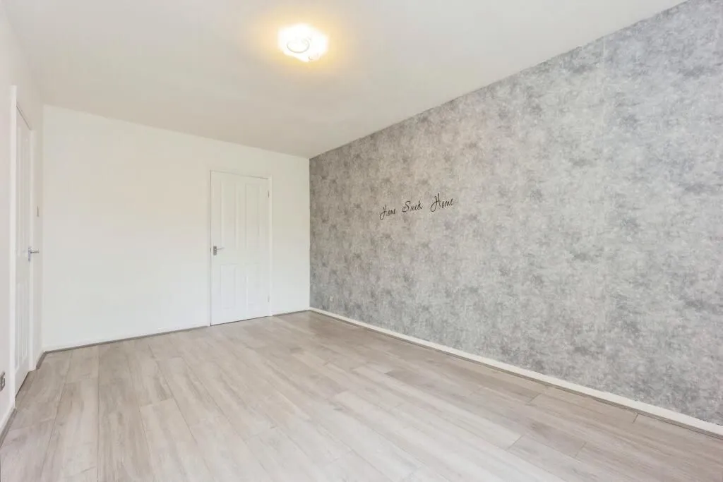 Glossop, Derbyshire, SK13 8NN - Online Auctions