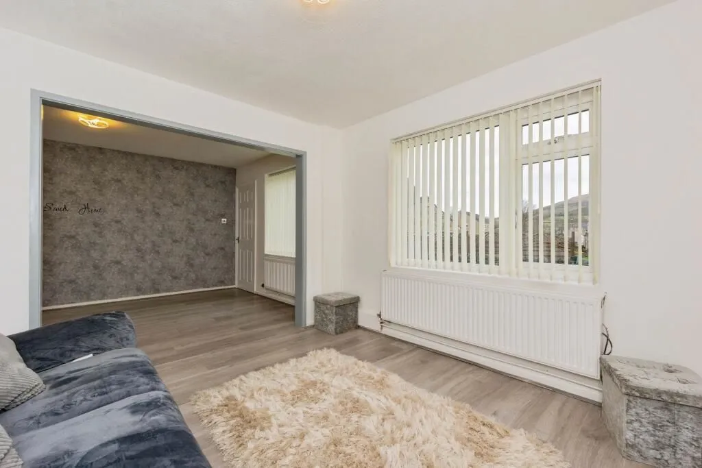 Glossop, Derbyshire, SK13 8NN - Online Auctions