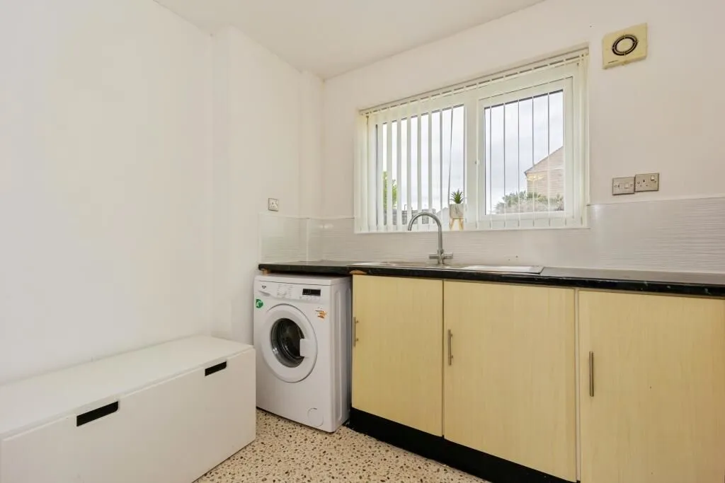 Glossop, Derbyshire, SK13 8NN - Online Auctions
