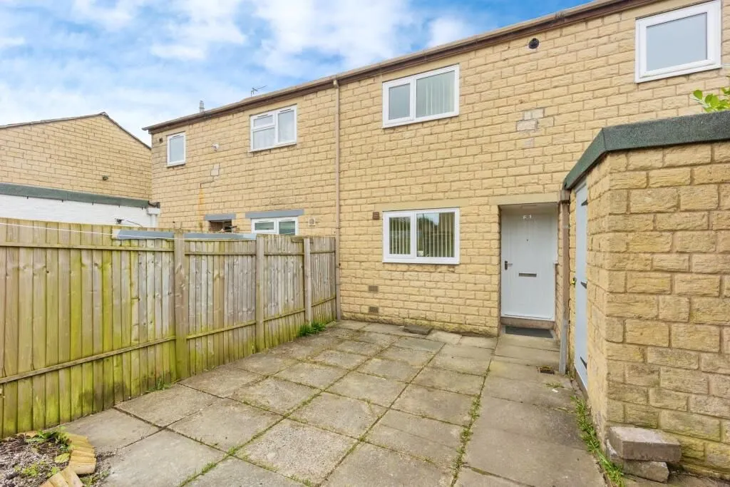Glossop, Derbyshire, SK13 8NN - Online Auctions