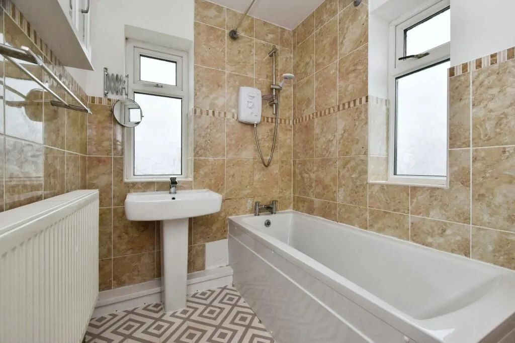 Burry Port, Dyfed, SA16 0DA - Online Auctions