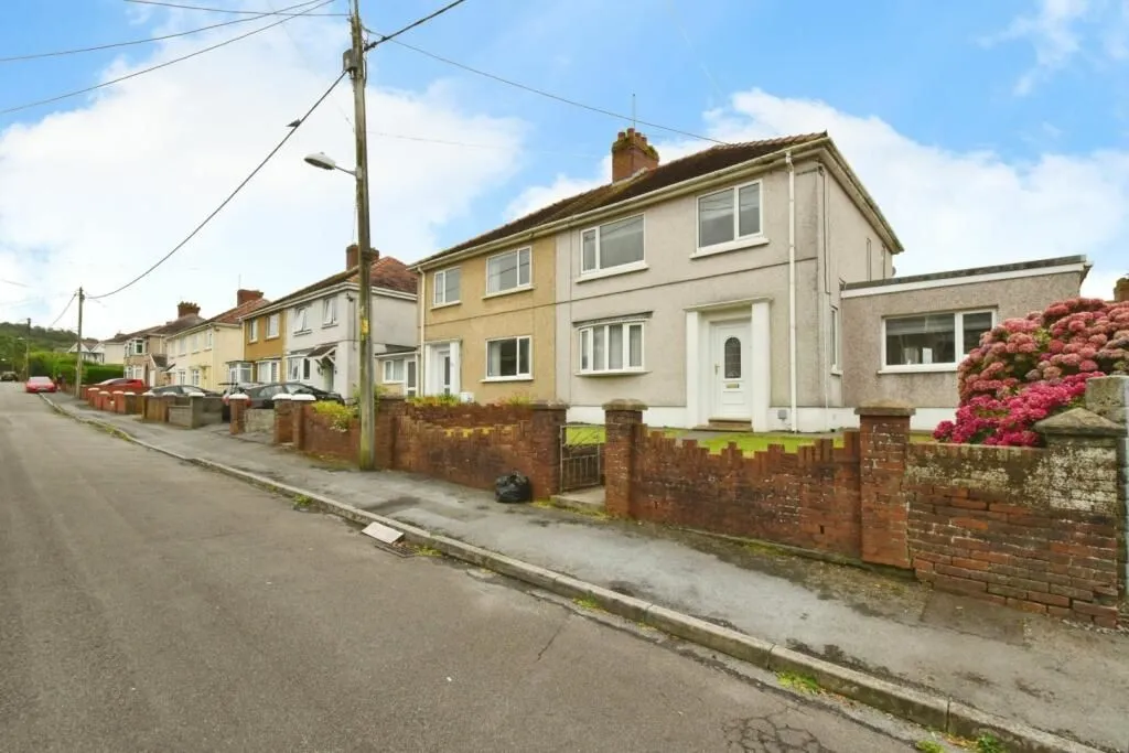 Burry Port, Dyfed, SA16 0DA - Online Auctions