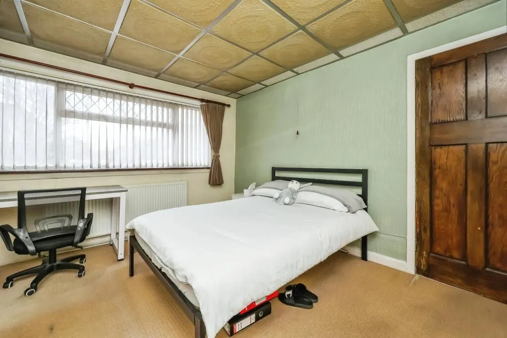 Nottingham, Nottinghamshire, NG8 1AL - Online Auctions