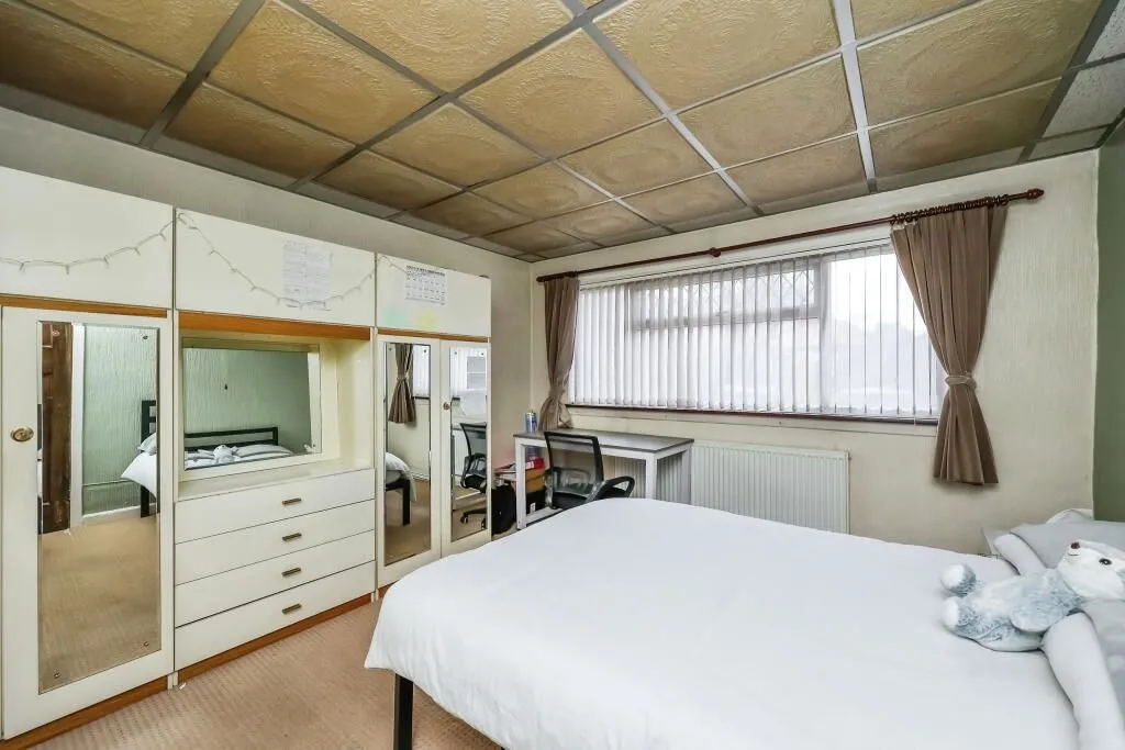 Nottingham, Nottinghamshire, NG8 1AL - Online Auctions