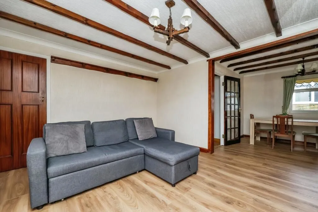 Nottingham, Nottinghamshire, NG8 1AL - Online Auctions