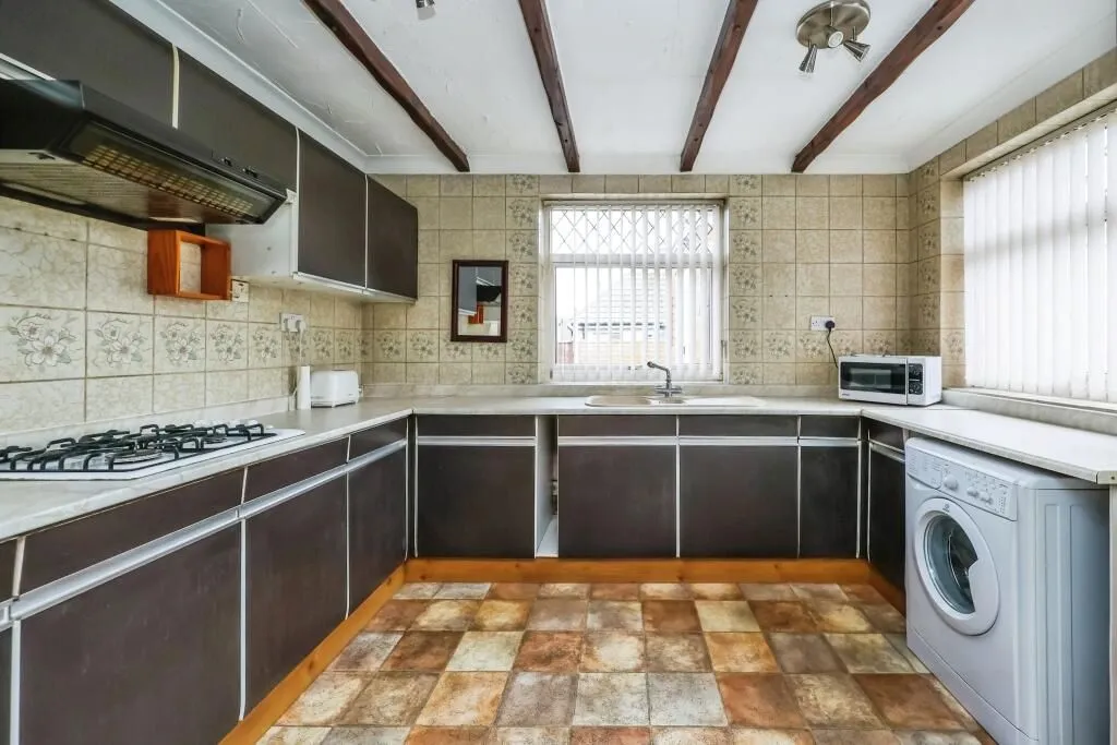 Nottingham, Nottinghamshire, NG8 1AL - Online Auctions