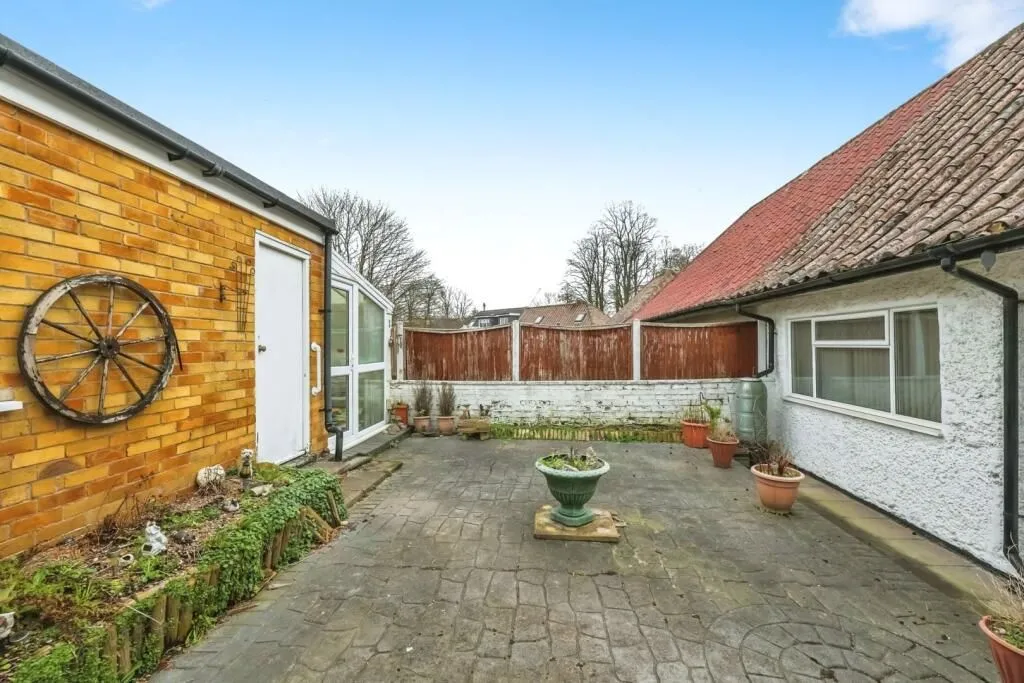 Nottingham, Nottinghamshire, NG8 1AL - Online Auctions