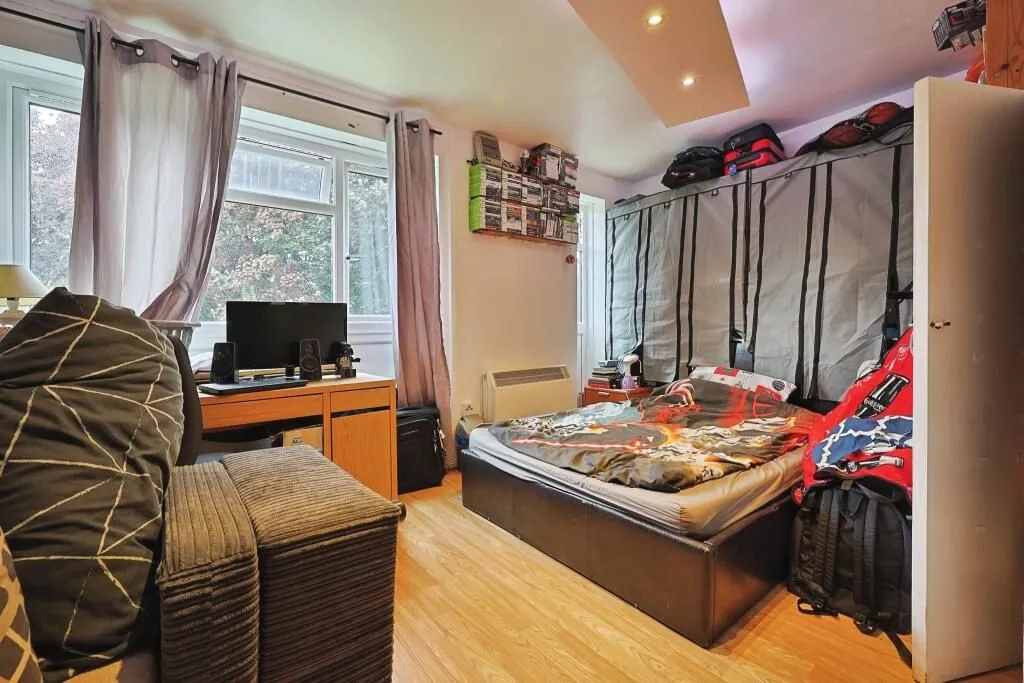London, SW6 2BE - Online Auctions