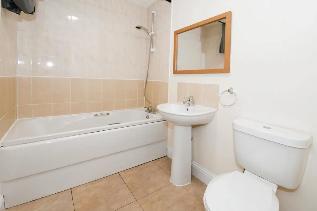 Lincoln, Lincolnshire, LN1 3QB - Online Auctions