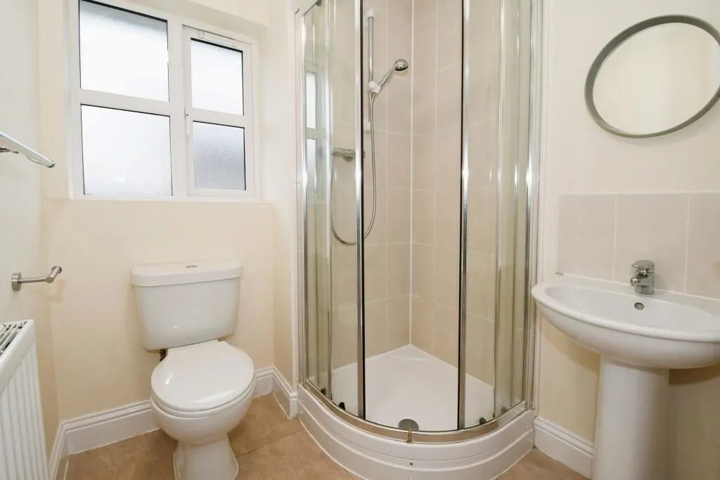 Lincoln, Lincolnshire, LN1 3QB - Online Auctions