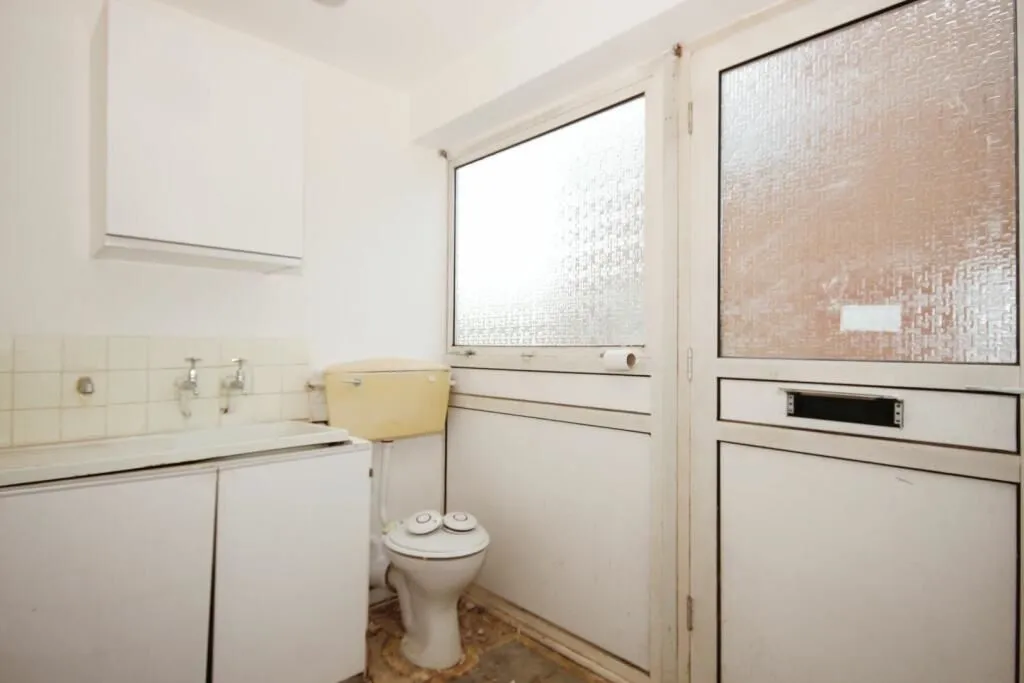 Leamington Spa, Warwickshire, CV32 7BH - Online Auctions