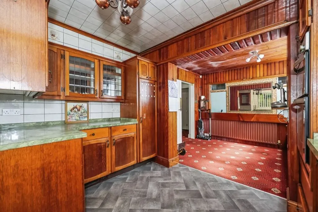 Nottingham, Nottinghamshire, NG8 5GE - Online Auctions