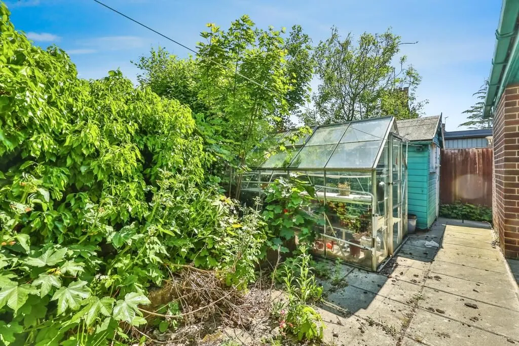 Nottingham, Nottinghamshire, NG8 5GE - Online Auctions