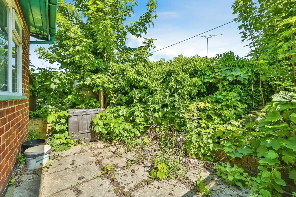 Nottingham, Nottinghamshire, NG8 5GE - Online Auctions