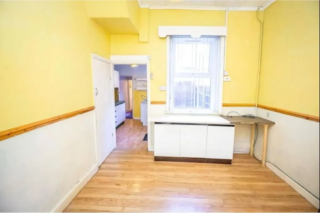Wrexham, Clwyd, LL13 8EB - Online Auctions