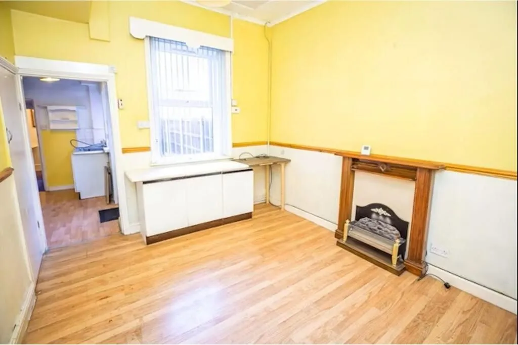 Wrexham, Clwyd, LL13 8EB - Online Auctions