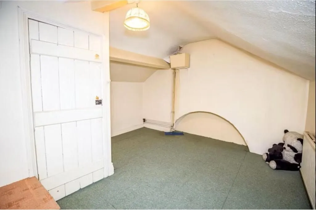 Wrexham, Clwyd, LL13 8EB - Online Auctions