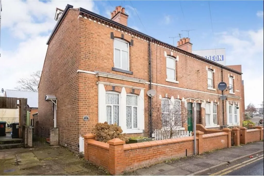 Wrexham, Clwyd, LL13 8EB - Online Auctions