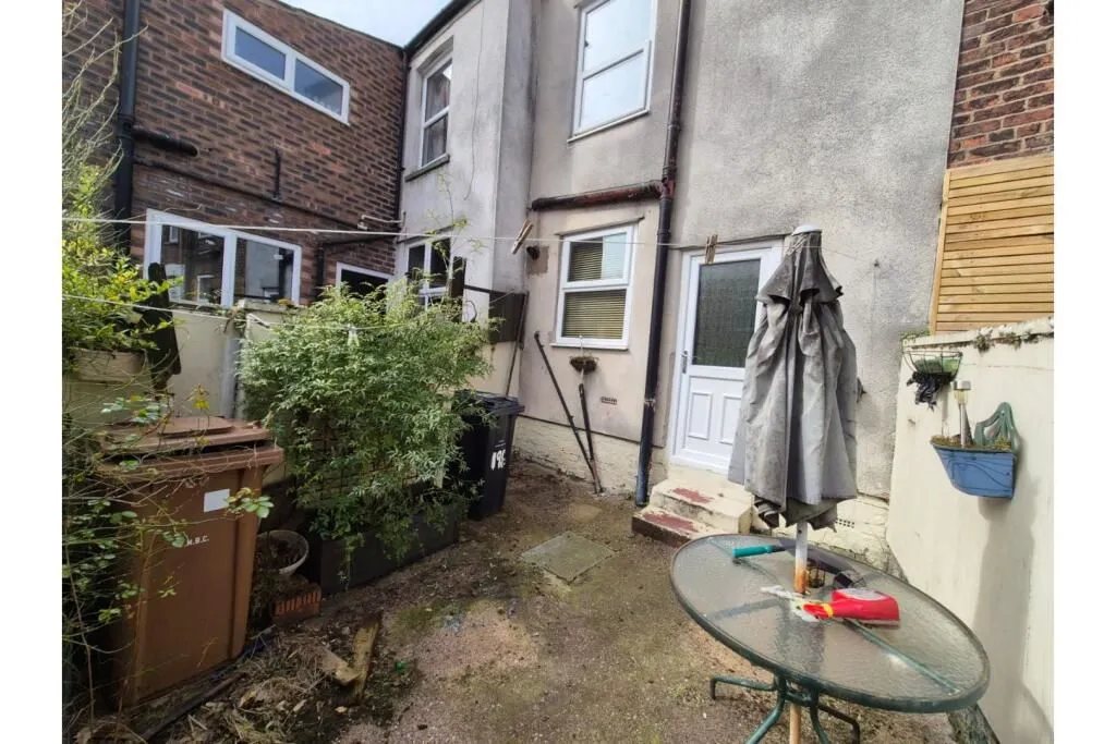 Ashton-under-Lyne, Lancashire, OL6 8EZ - Online Auctions