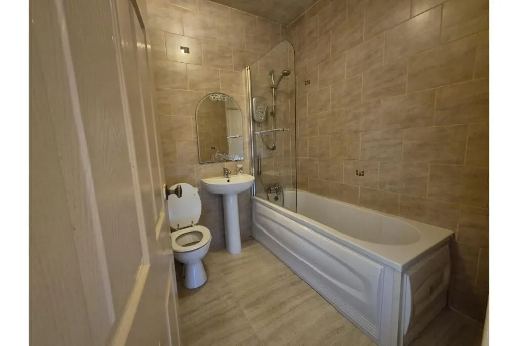 Ashton-under-Lyne, Lancashire, OL6 8EZ - Online Auctions